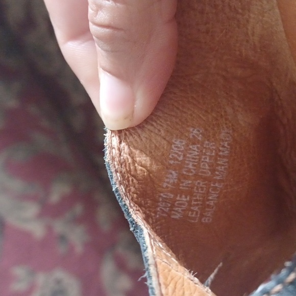 Clarks Black and Tan Slide Sandals, Tooled Leather, 7.5 - Picture 8 of 8